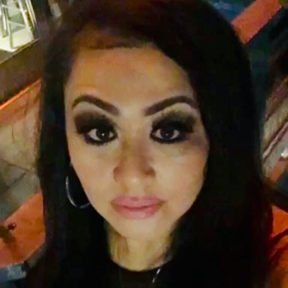 Meet your Posher, Sabrina - Picture 3 of 3